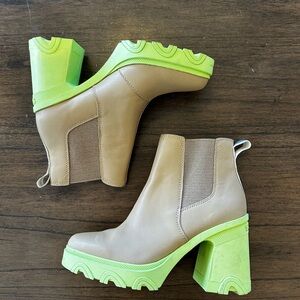 Sorel Brex Chelsea Boots Tan Leather Neon Green Sole Womens 6.5